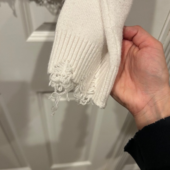 Honey Punch Cream Distressed V-Neck Cropped Sweater Size S - Picture 5 of 7